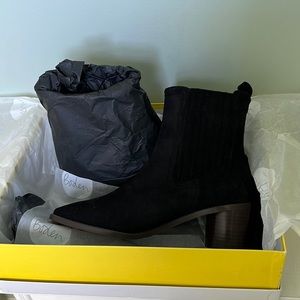 New, in-box Boden round heal suede, Chelsea boot size 38